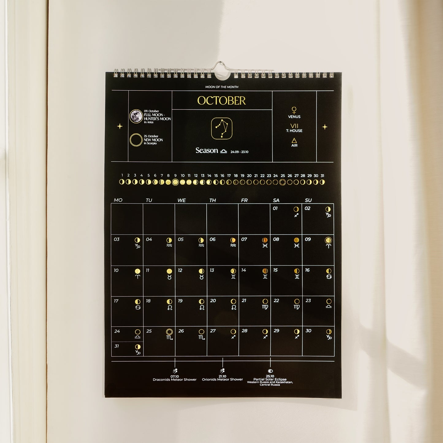 Moon Wallcalendar 2024 (Black)